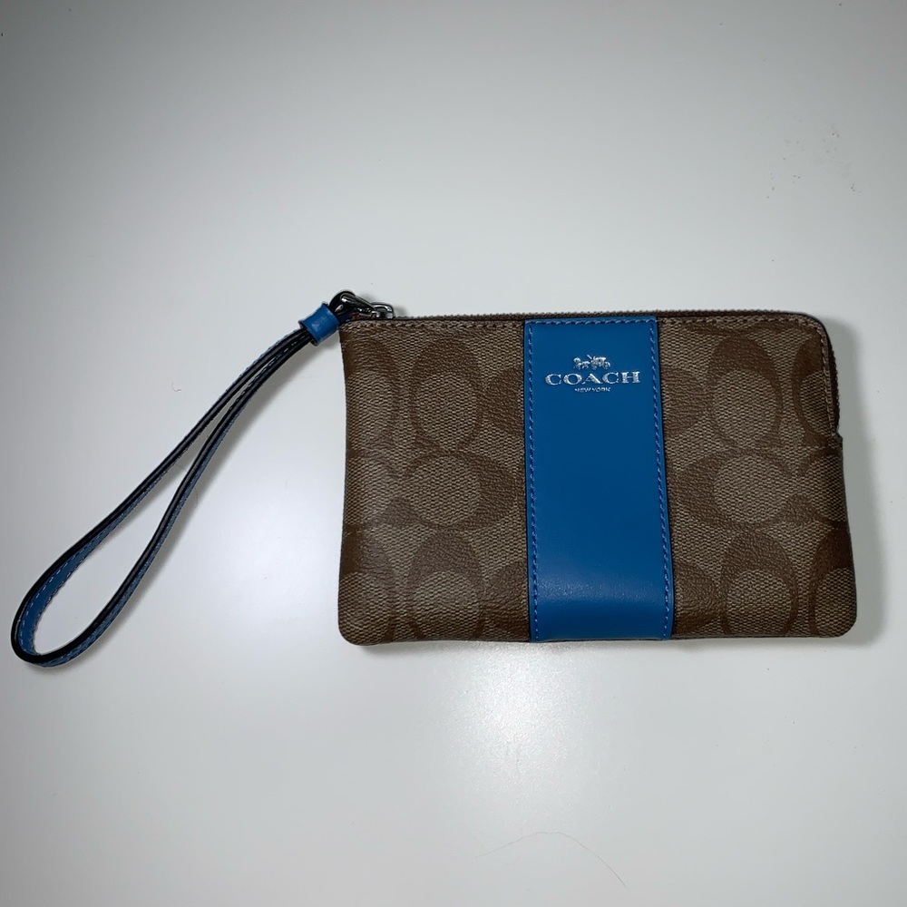 coach corner zip wristlet in signature canvas